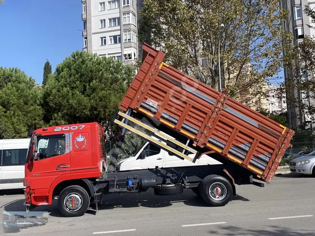 Truck 1517 model 2007, 6 wheels with tipper in excellent original condition and without accidents