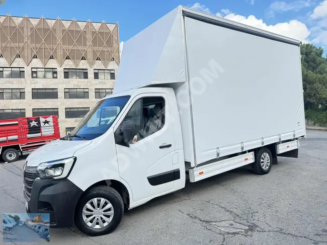 Car equipped with air conditioning, length 4.80 meters, capacity 30 cubic meters, with a new open box