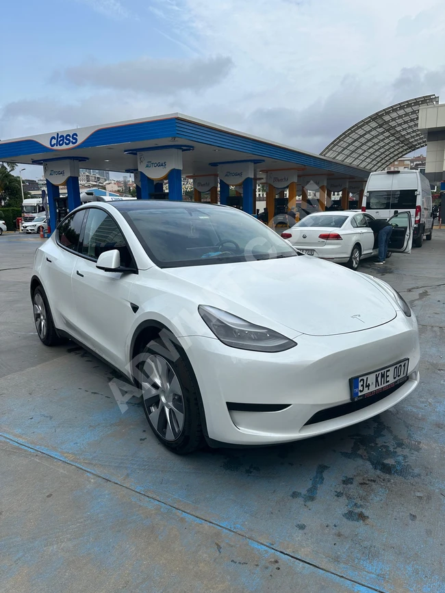 Tesla Model Y 2024