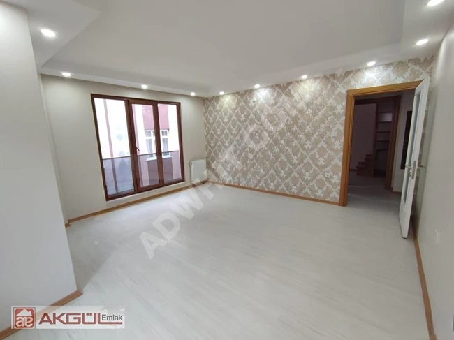 Duplex apartment 4+1 160 m² in a 3-story building for sale in BAĞCILAR, BARBAROS neighborhood