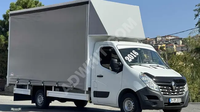 RENAULT MASTER truck box, 2016 model with long chassis - the only box on display