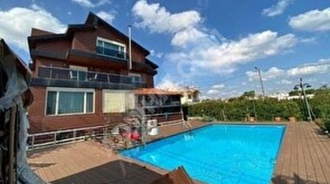 Luxury villa composed of 16 rooms, 4 floors with a pool, on a 700 square meter land in İSTANBUL SİLİVRİ GÜMÜŞYAKA KINALI