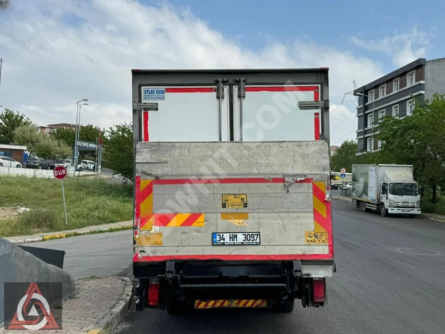 ISUZU MITSUBISHI truck with a crane and a fiber box that holds 10 platforms - from AZIZ