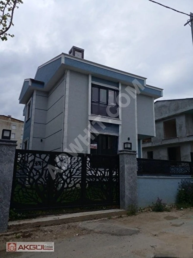 A wonderful villa for sale suitable for a loan, 3 floors 8+1 with an area of 300 m² in SİLİVRİ PARKÖY