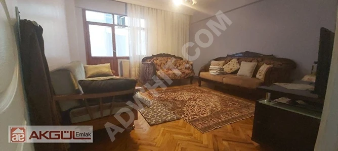 Apartment 3+1 for sale with an area of 120 square meters on the third floor with an elevator and with a property deed (Flat Ownership - KAT İRTİFAKLI) in the BAHÇELİEVLER SOĞANLI area