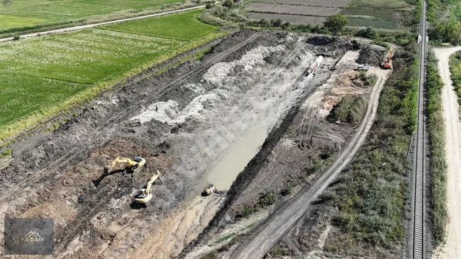 Agricultural land submerged in water for sale with an area of 23240 in the village of ÇAKMAK, UZUNKÖPRÜ area