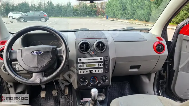 سيارة Ford موديل 2005 مع امكانية القرض لكامل المبلغ