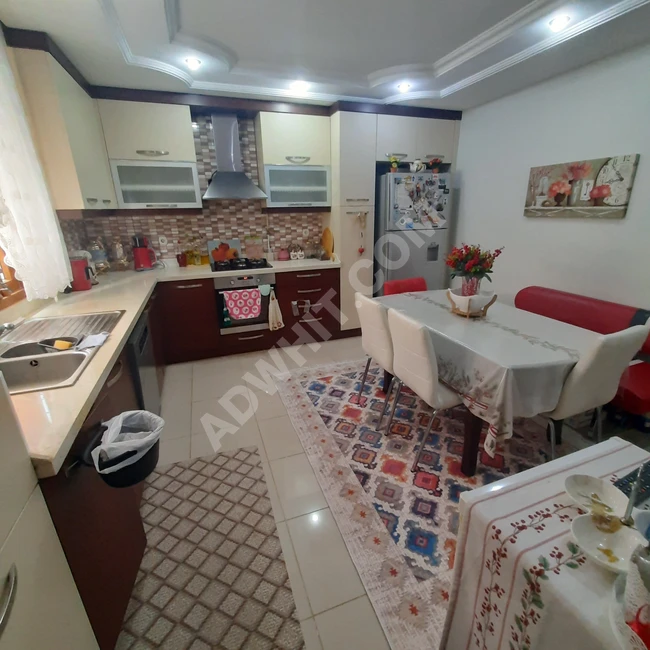 Apartment 4+1 with an area of 150 square meters, 100 meters away from BAHÇELİEVLER ÖMÜR PLAZA