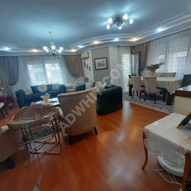 Apartment 4+1 with an area of 150 square meters, 100 meters away from BAHÇELİEVLER ÖMÜR PLAZA