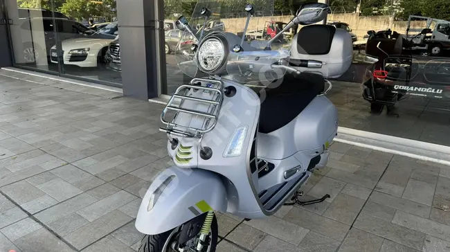 VESPA GTS 300 SUPERTECH 2023- مع شاشة عرض , حقيبة , مع واقي حديدي امامي , زجاج