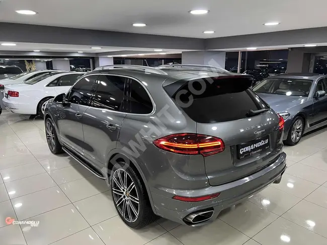 PORSCHE CAYENNE - with a power of 262 horsepower, the exterior body has been polished, 20-inch rims, carbon color, without defects,