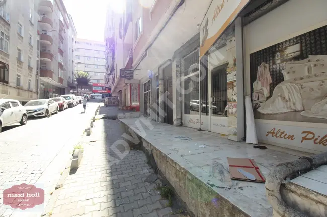 Shop for urgent sale near the ŞİRİNEVLER square and street - suitable for loans