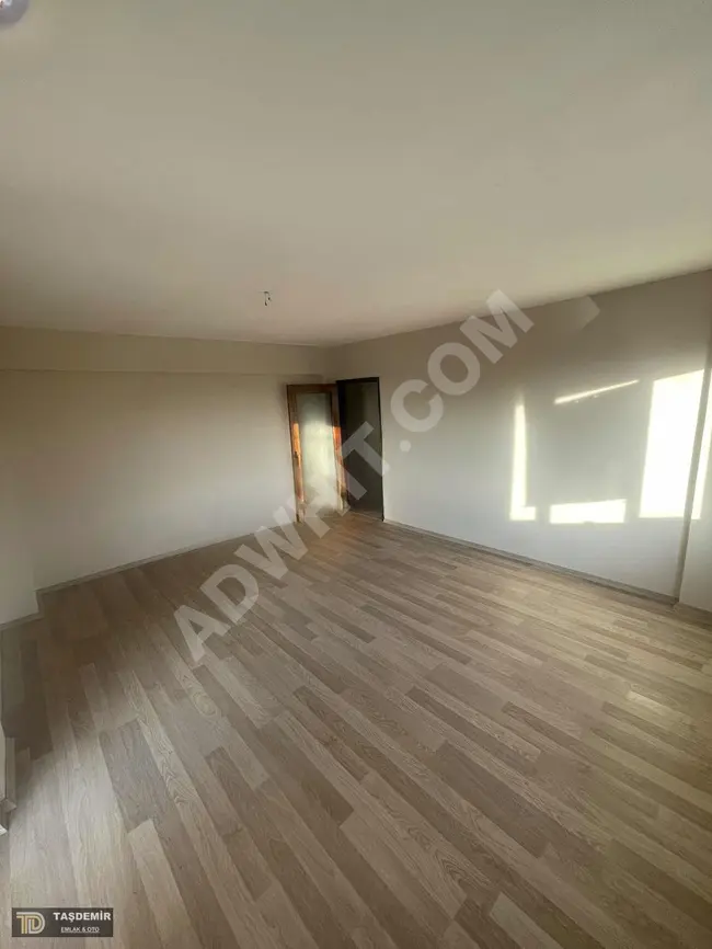 SİLİVRİ YENİ MAHALLEDE SATILIK 3+1 ARA KAT BOŞ DAİRE