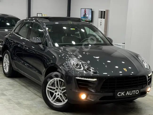 سيارة  PORSCHE MACAN 2.0 TURBO موديل 2017 - بقوة 237 حصان - مسافة 55,000 كم - من الوكيل