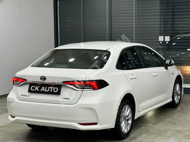 سيارة TOYOTA COROLLA 1.8 HYBRİD DREAM موديل 2021 - مسافة 77.000 كم - بدون دهان