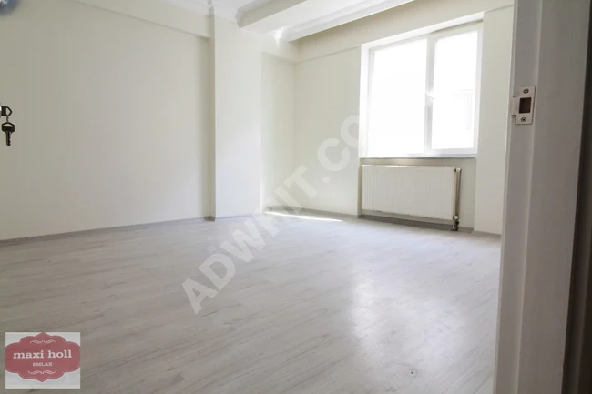 For sale: 2+1 apartment with elevator, suitable for a loan in BAHÇELİVELER CUMHURİYET