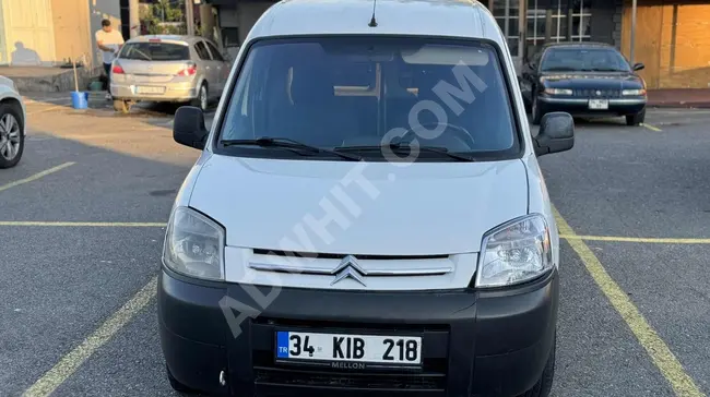 Citroen Berlingo موديل 2008 مع مكيف هواء ونوافذ منزلقة مزدوجة.