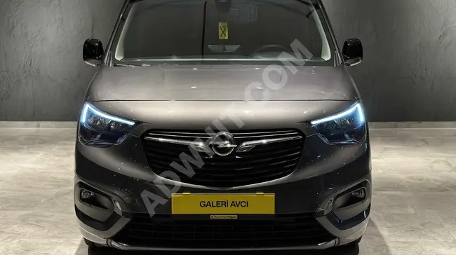 سيارة Opel موديل  2023- 15,000 كم - خالية من الحوادث - بدون سجل حوادث أبواب منزلقة مزدوجة + مصابيح ضباب