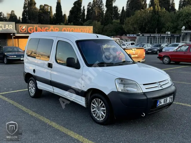 Citroen Berlingo موديل 2008 مع مكيف هواء ونوافذ منزلقة مزدوجة.