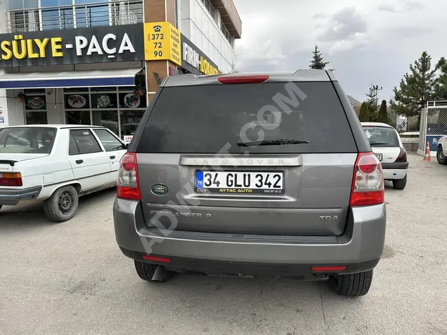 Land Rover model 2009 with automatic transmission and panoramic roof