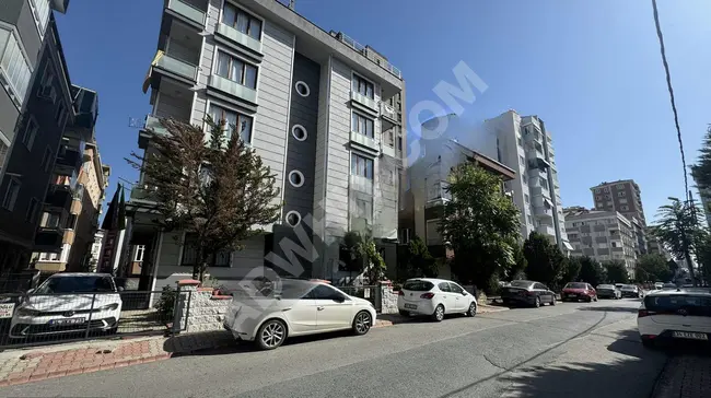 For sale: Mid-floor apartment with parking near İFM