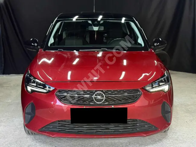 OPEL CORSA Model 2020, 1.5 Diesel in excellent condition - Red and black roof - From the first owner