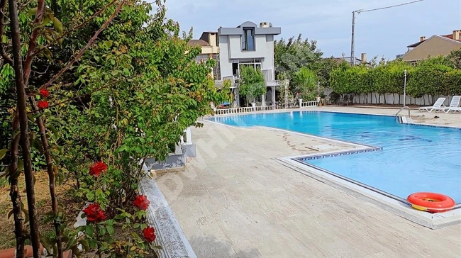 For sale independent villa with a pool inside a complex in Selimpaşa