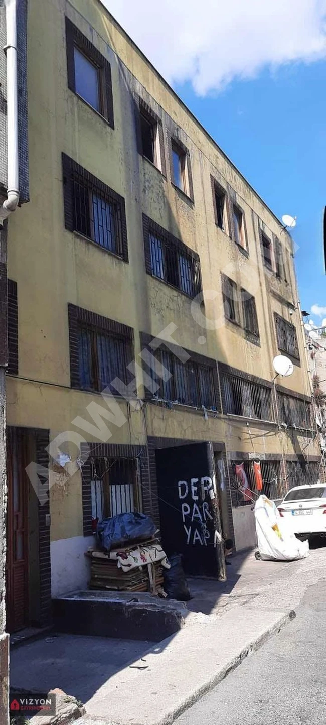 BEYOĞLU DOLAPDERE CADDESİNİN BİR PARALELİNDE SATILIK ARSA