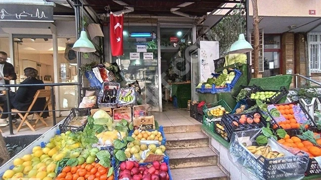 محل لايجار بفراغة مناسب لجميع الأعمال  في منطقة Kadıköy - Moda