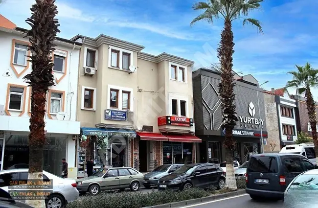 Shopping center with an area of 1200 m2 in the center of Fethiye, on the main street, containing 14 units (1+1) with two stores that have warehouses.