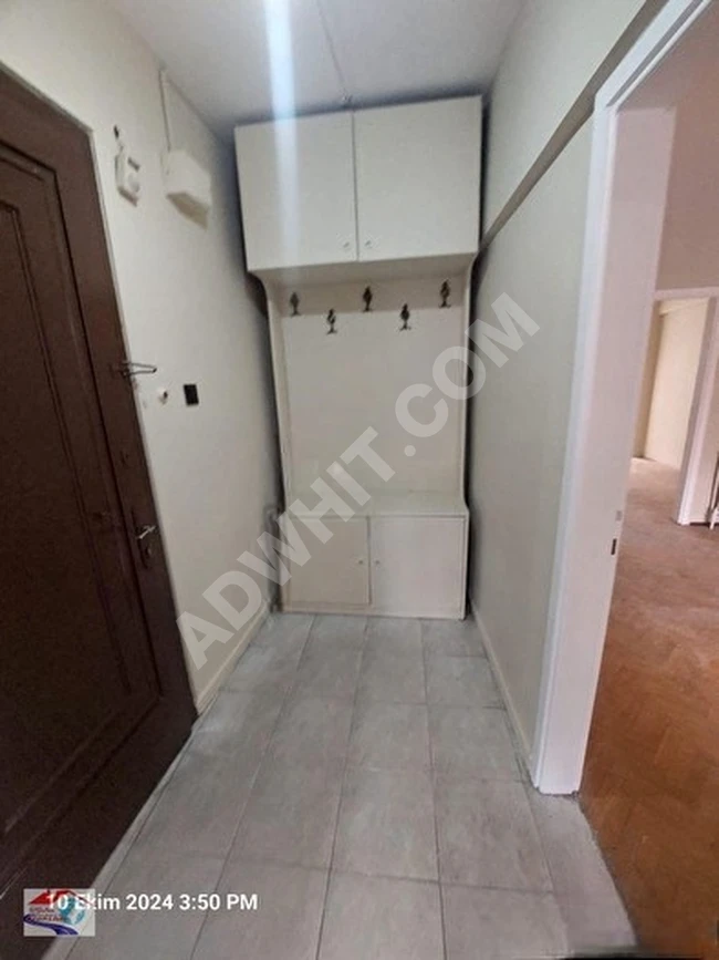 3+1 apartment for sale in the city center with balcony and equipped with natural gas heating system (combi).