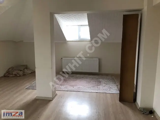 MERKEZİ KONUMDA BÜYÜK M2 TERASLI GÜVENLİKLİ OTOPARKLI 1+1 DAİRE