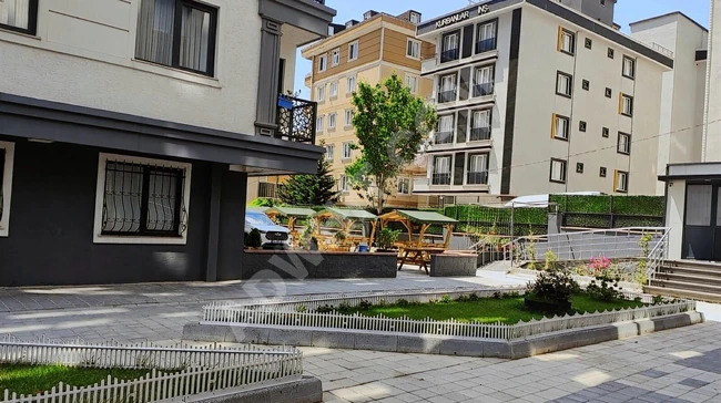 Apartment for sale 2+1 in a luxurious location within a complex with 24/7 security, close to FİNANS MERKEZİ.