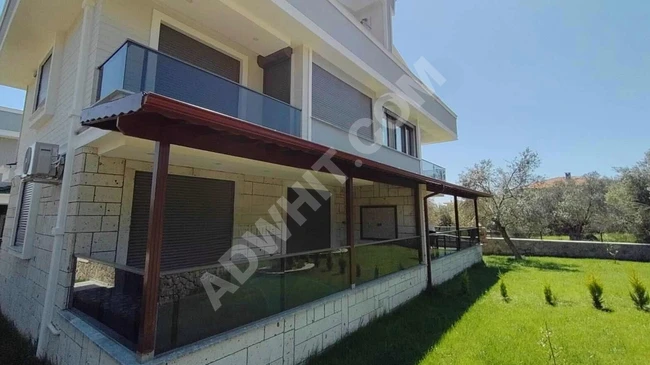 ÖZBOLLUKTAN MERKEZDE 3+1 SIFIR TRİPLEKS LÜX VİLLALAR