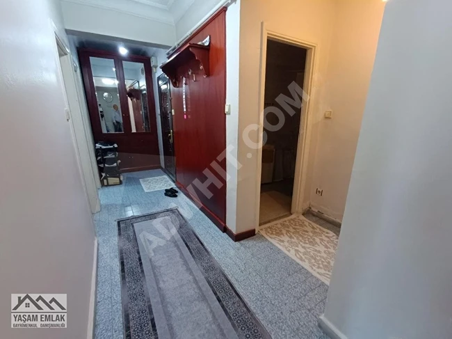 For sale: Spacious, bright apartment with an area of 95 square meters in a central location next to ÇARŞI Metro in ÜMRANİYE.