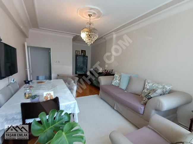 For sale: Spacious, bright apartment with an area of 95 square meters in a central location next to ÇARŞI Metro in ÜMRANİYE.