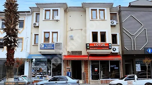 Shopping center with an area of 1200 m2 in the center of Fethiye, on the main street, containing 14 units (1+1) with two stores that have warehouses.