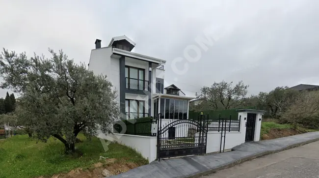 Opportunity for sale: A 7+1 standalone villa with sea view in KARAMÜRSEL