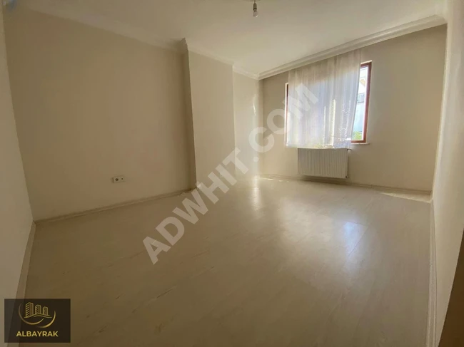 ÖN CEPHE 3+1 OTOPARKLI METRO 6DK ARA KAT BALKONLU BÜYÜK DAİRE