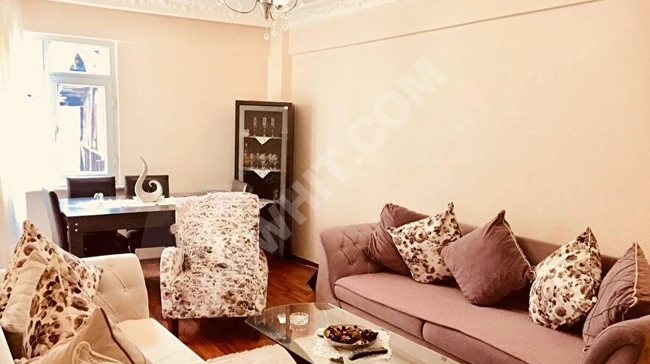 2+1 apartment with an area of 100 m² in Firüzağa Cihangir, close to the center, with a balcony, bright, well-maintained, equipped with a combi heating system.