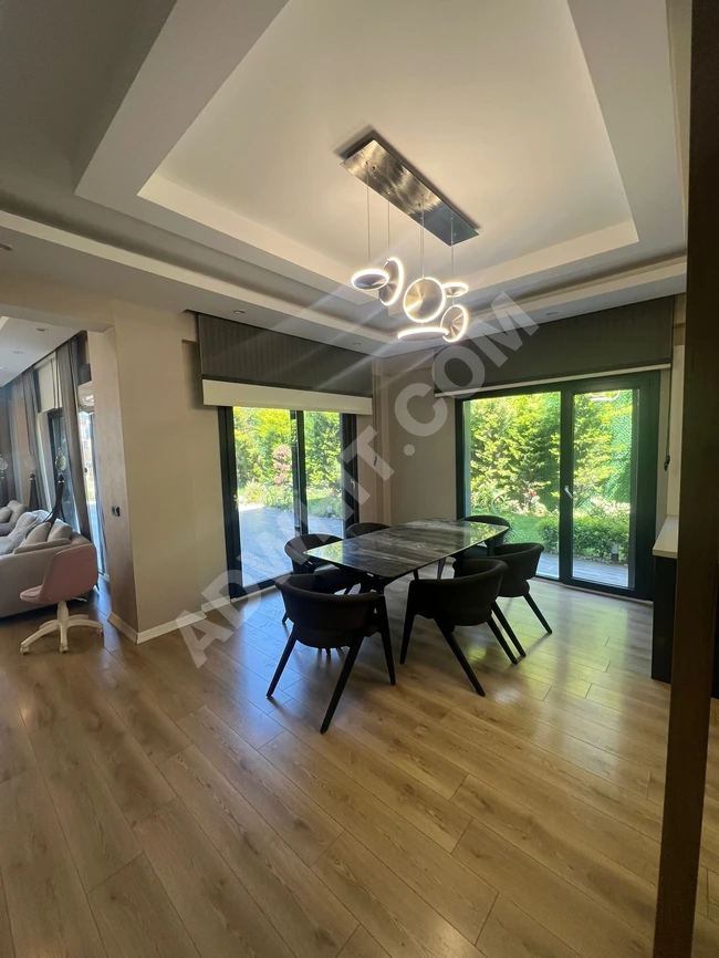 Independent villa within a complex for rent in Beylikdüzü.