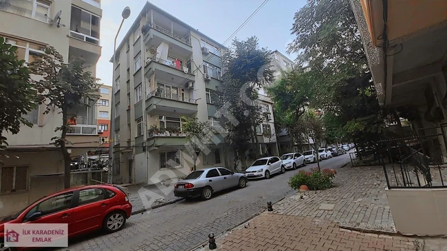 Complete building for sale in the center of ŞİRİNEVLER, priced at 13,200,000 lira.