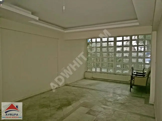 A 7+3 independent villa suitable for residence or as a work center and near the Metrobus station.