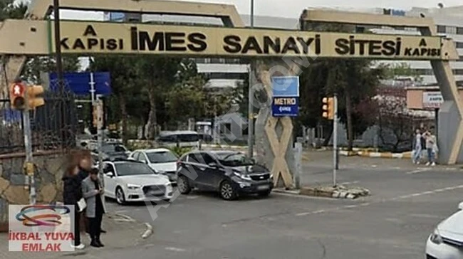 Showroom for rent with an area of 800 m² in a prime location within İMES SANAYİ industrial.