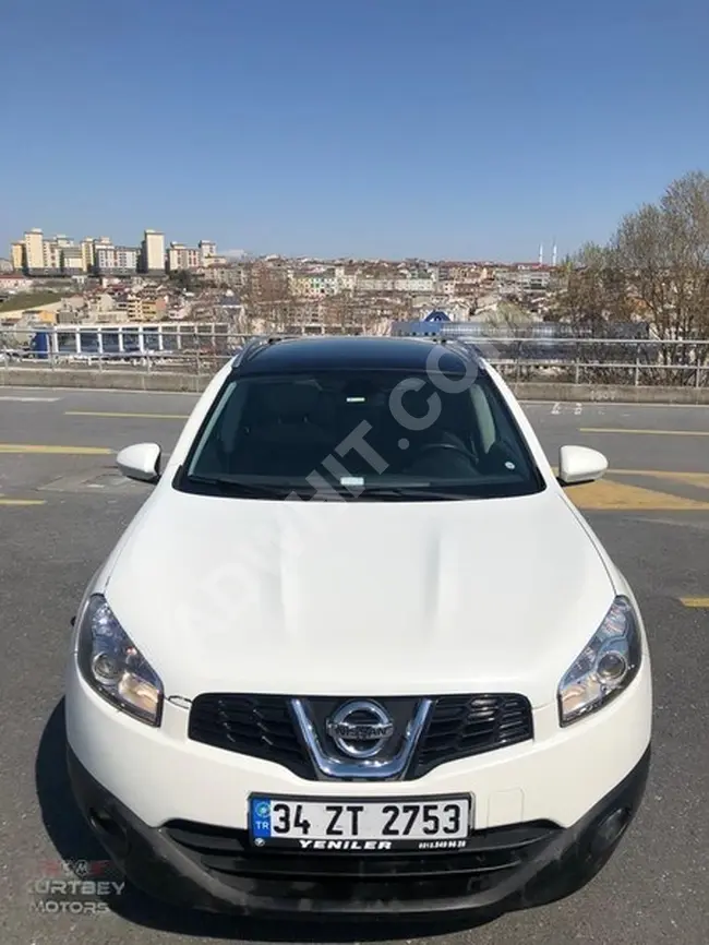 سيارة Nissan Qashqai+2 نظيفة جدا بسقف زجاجي