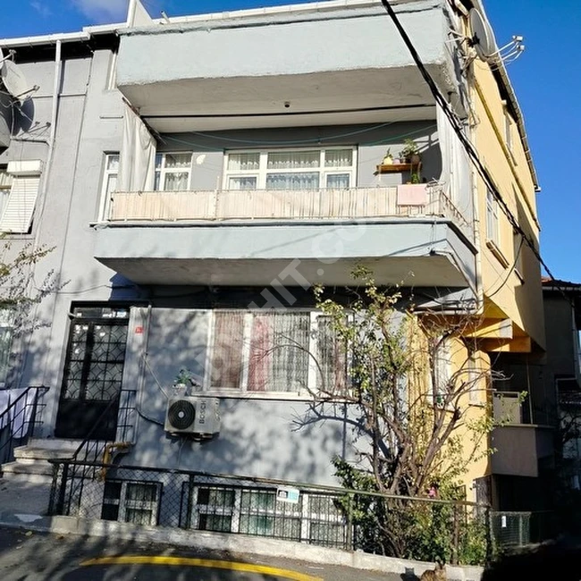 A building consisting of 4 floors with an area of 126 square meters for sale in KURUÇEŞME by AKSU EMLAK.