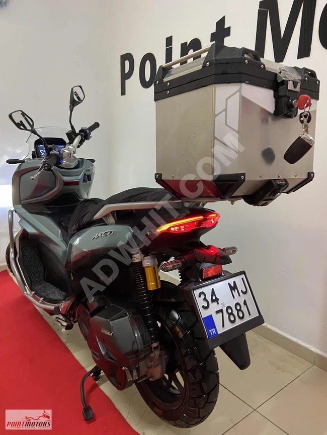 Motorcycle with accessories and a bag from Point Motors