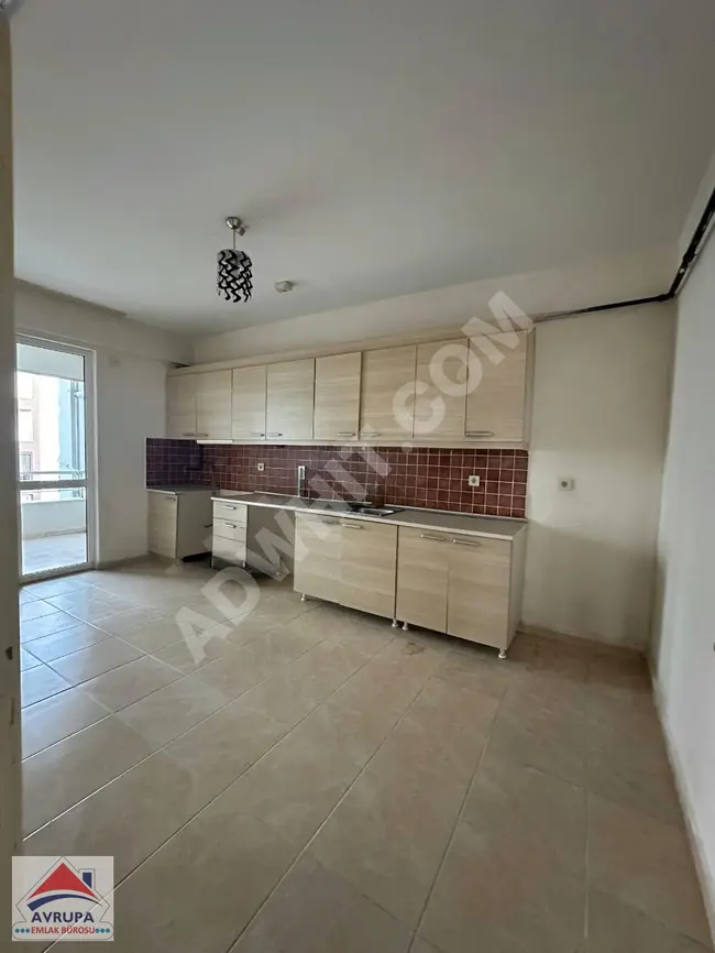 3+1 apartment on a middle floor with a bathroom (private for parents in the room) within the SELİMPAŞA EMLAK KONUT complex.