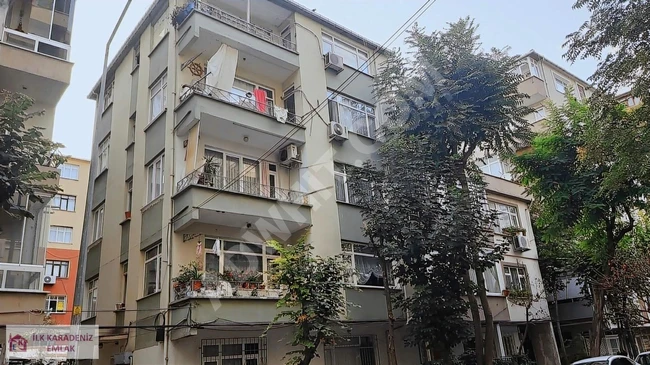 Complete building for sale in the center of ŞİRİNEVLER, priced at 13,200,000 lira.