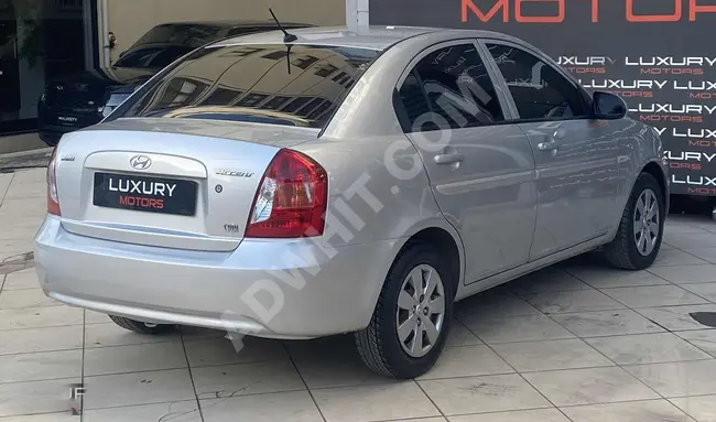 HYUNDAİ ACCENT ERA 2011 - بدون تكاليف , معتنى بها بالكامل - من LUXURY MOTORS